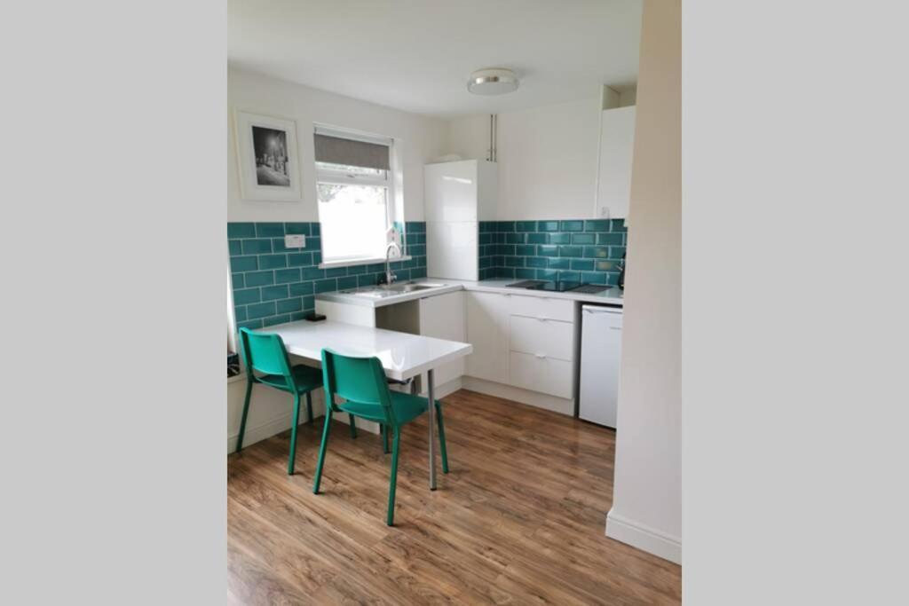 Stylish Studio Bungalow, Close To Cardiff Centre エクステリア 写真